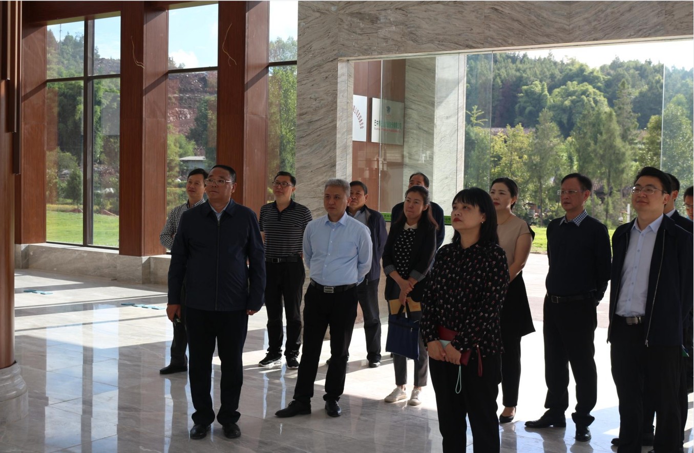 省科協黨組成員、副主席周利平一行蒞臨巴山牧業考察并調研