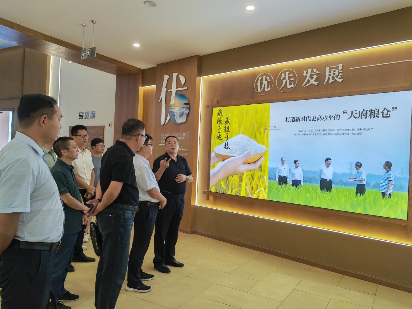 新疆生產建設兵團第二師三十團到公司考察