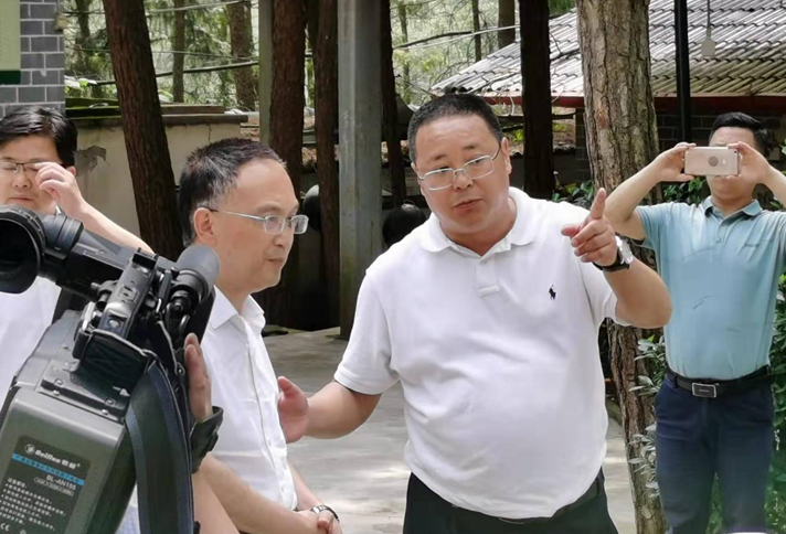 巴中市委常委、袁聞聰赴巴中師巴山牧業股份有限公司開展服務巴商返鄉創業專題調研